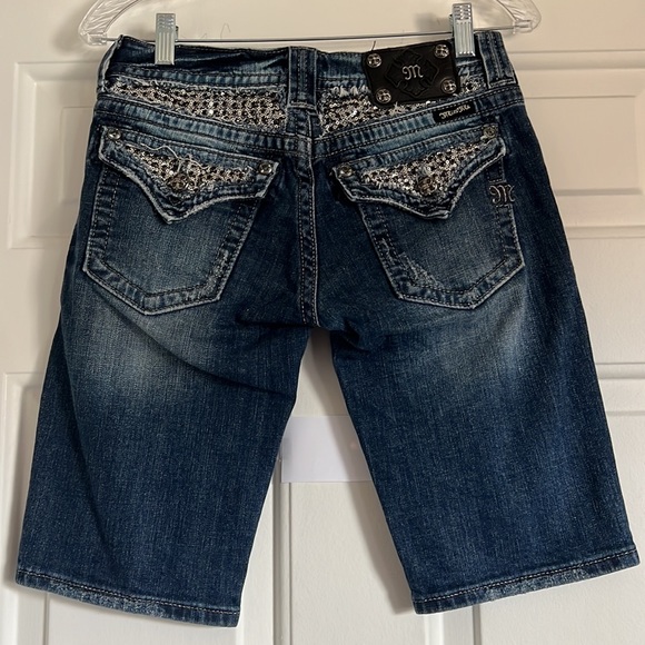 MISS ME • Dark Wash Bermuda Jeans Shorts Size 27 - Picture 2 of 12